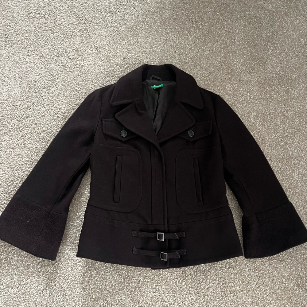 United Colors of Benetton Bell Sleeved Cropped Jacket
Color: Dark Burgundy